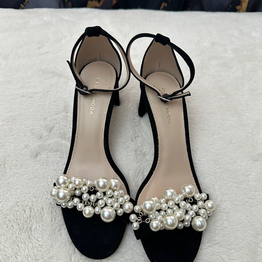Women's Pelle Moda Vacie Imitation Pearl Heels - Picture 9 of 10